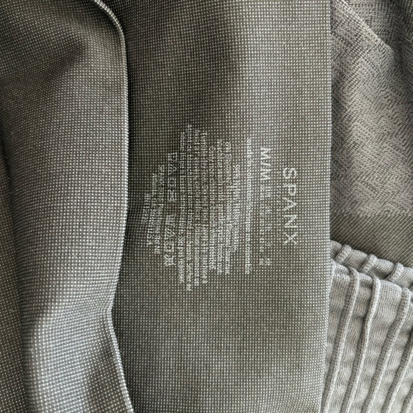 SPANX Seamless Moto Leggings Dark Monochrome Textured Tummy Control Tights Med - Picture 7 of 7